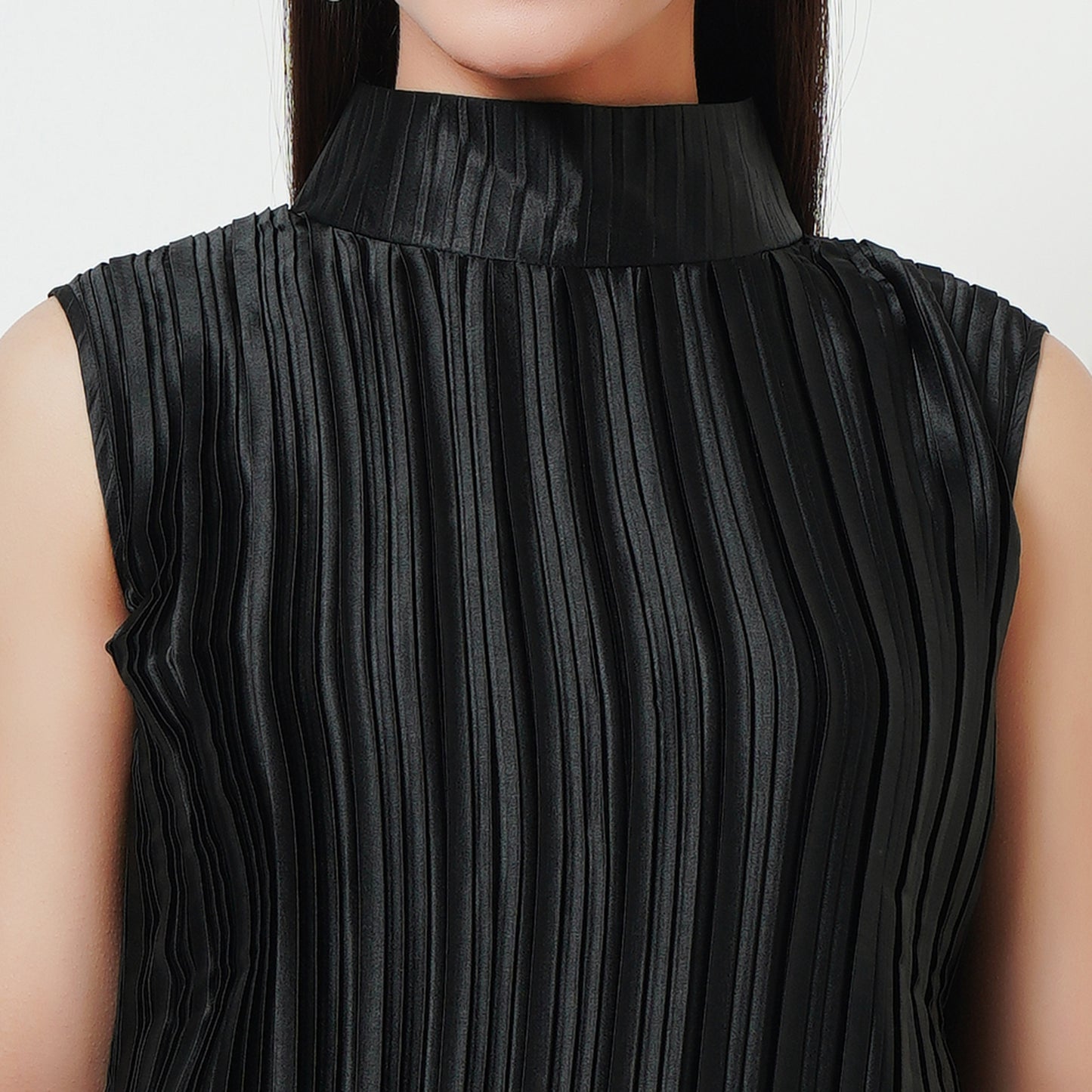 Black Sleeveless Turtle Neck Box Pleated Top