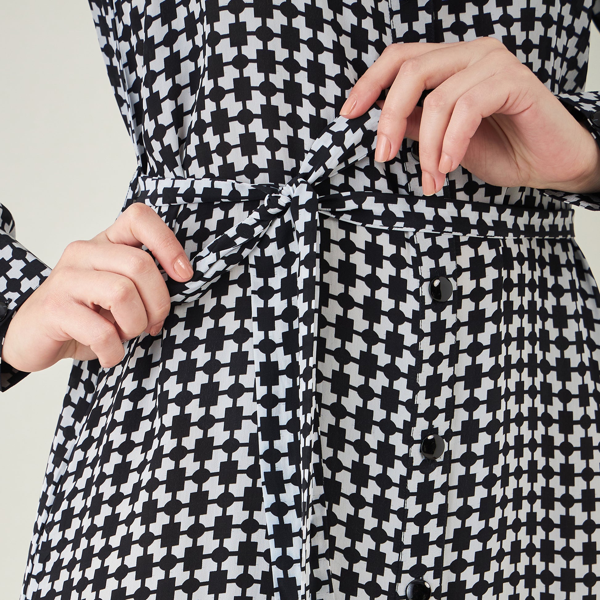 Black and White Geometric Print Shi | First Resort by Ramola Bachchan Black and White Geometric Print Shi | First Resort by Ramola Bachchan