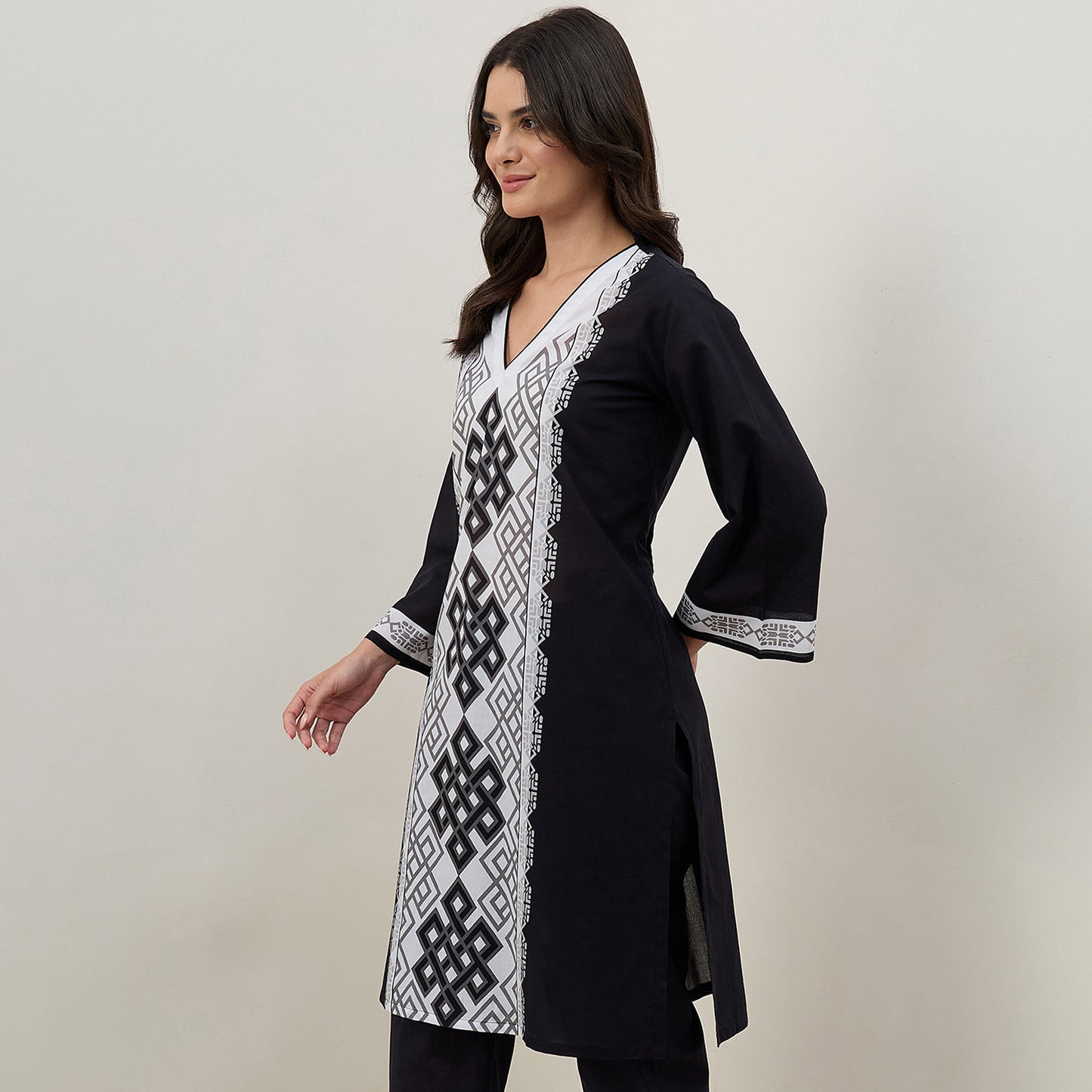 Black and White Geometric Knot Printed Kurta