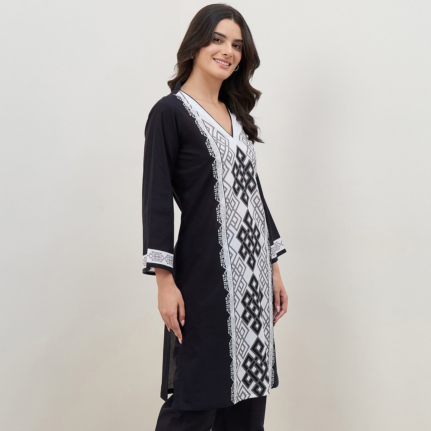 Black and White Geometric Knot Printed Kurta