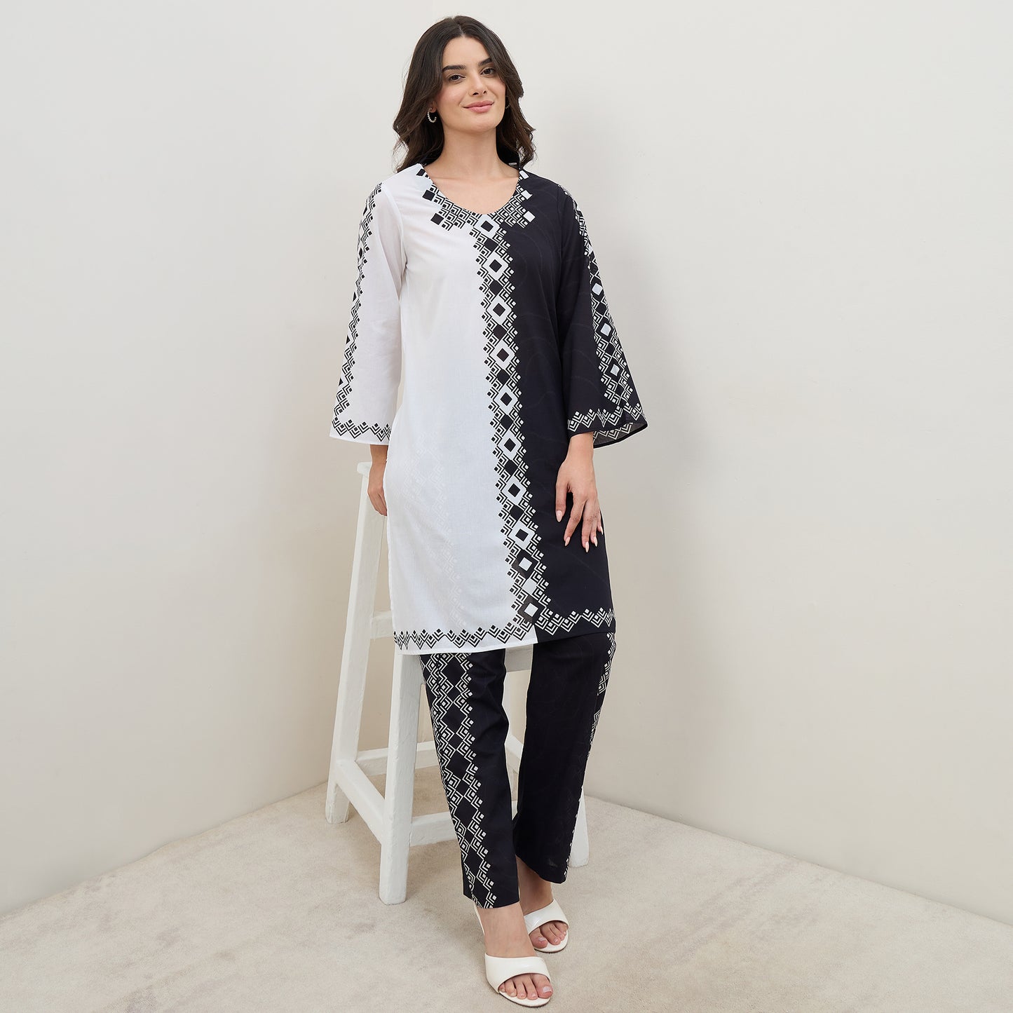 Black and White Symmetric Mosaic Printed Kurta