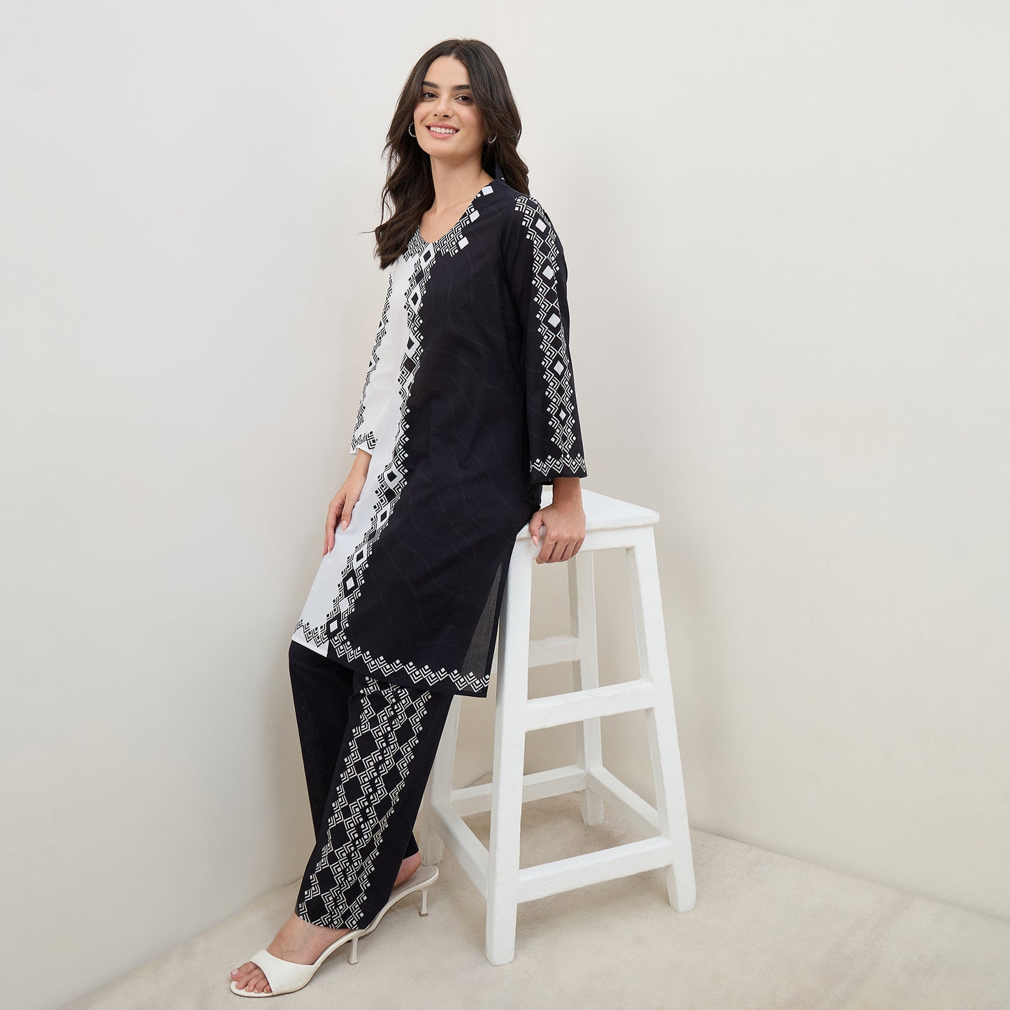 Black and White Symmetric Mosaic Printed Kurta