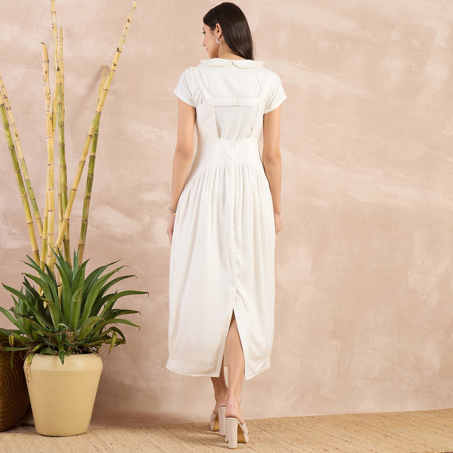 Off-White Textured Set for Women – 100% Sugarcane – Detail View | First Resort by Ramola Bachchan