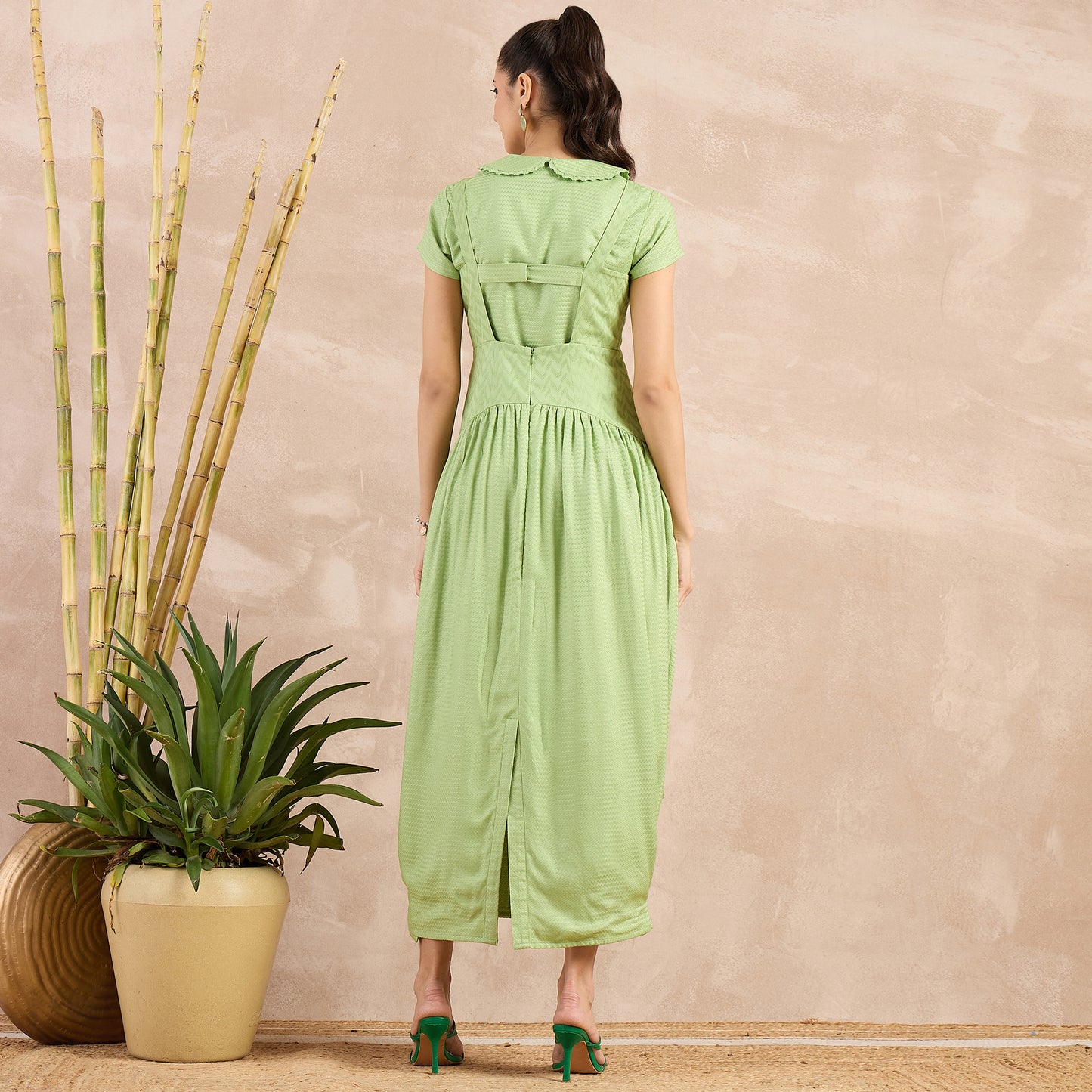 Pastel Green Textured Set for Women – 100% Sugarcane – Detail View | First Resort by Ramola Bachchan