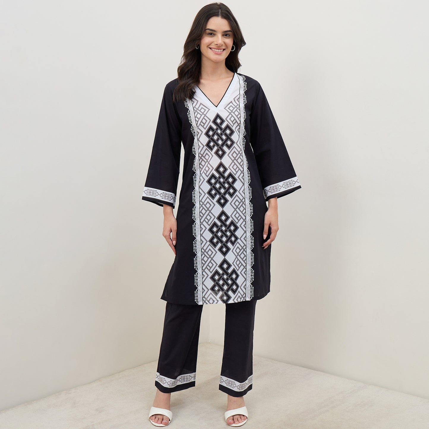 Black and White Geometric Knot Printed Co-Ord Set