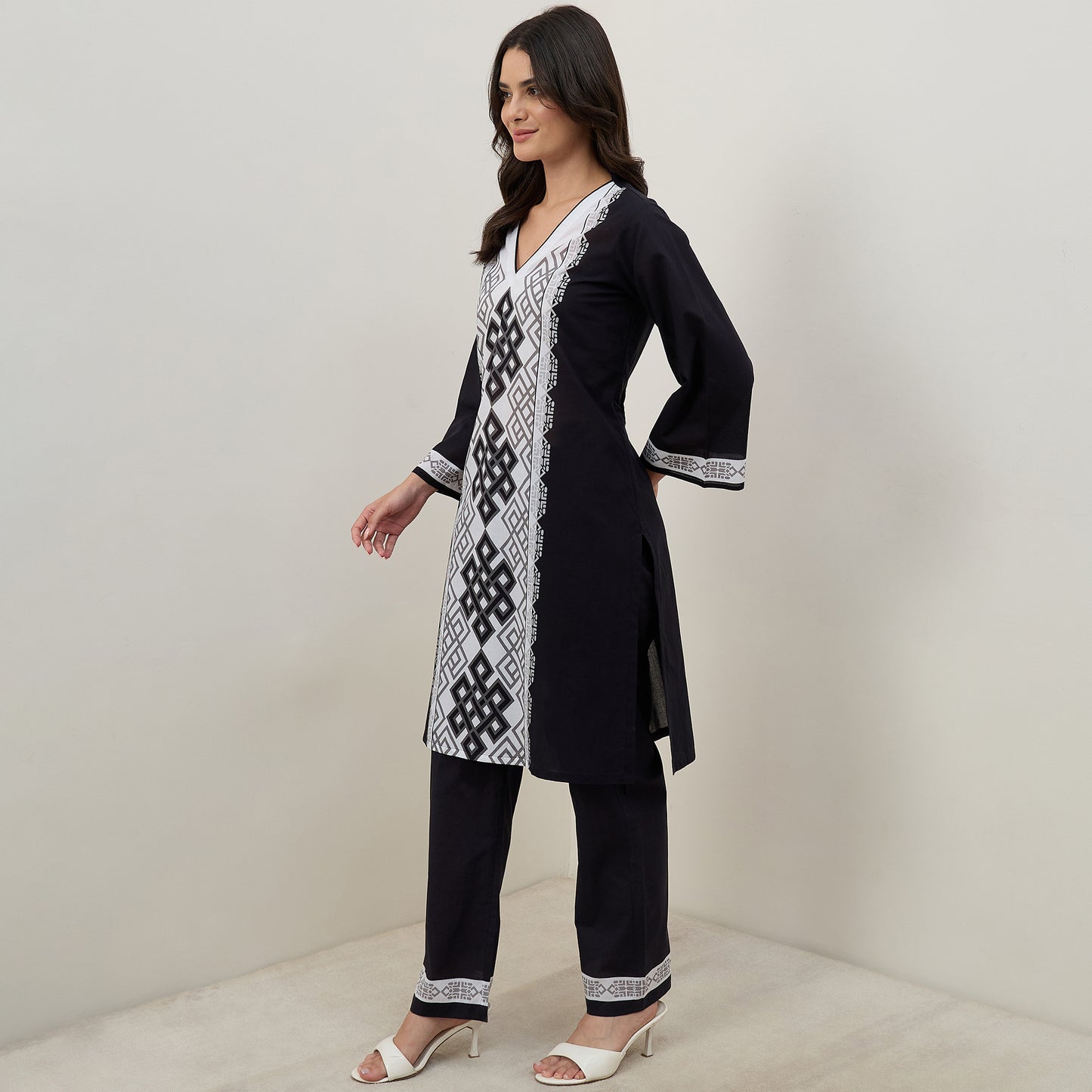 Black and White Geometric Knot Printed Co-Ord Set