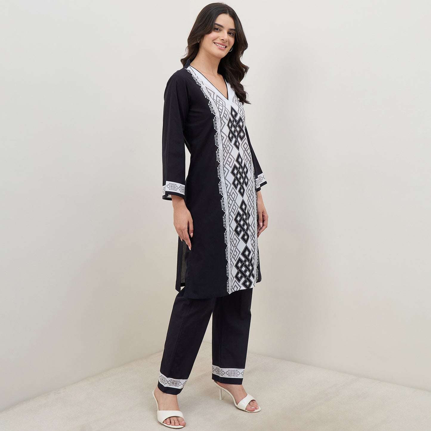 Black and White Geometric Knot Printed Co-Ord Set