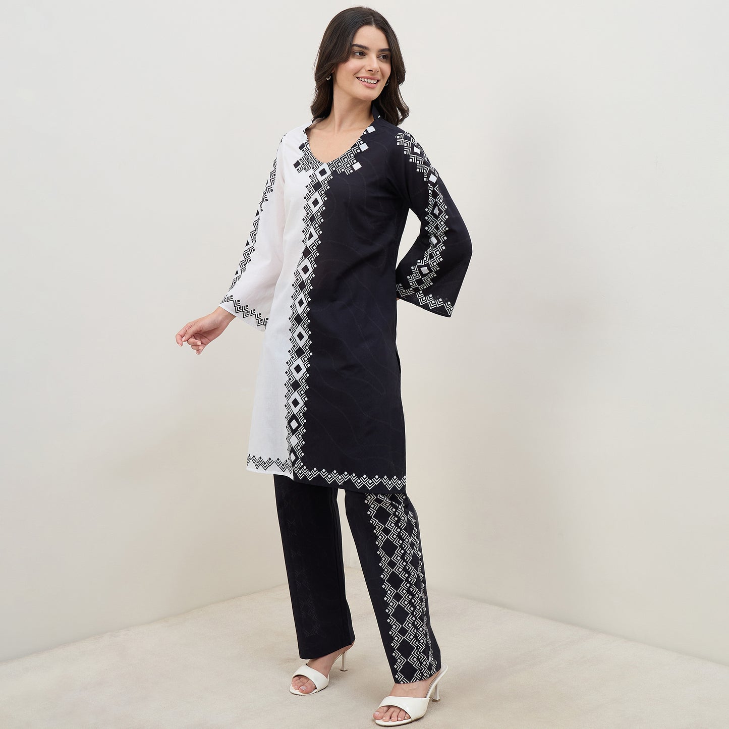Black and White Symmetric Mosaic Printed Co-Ord Set