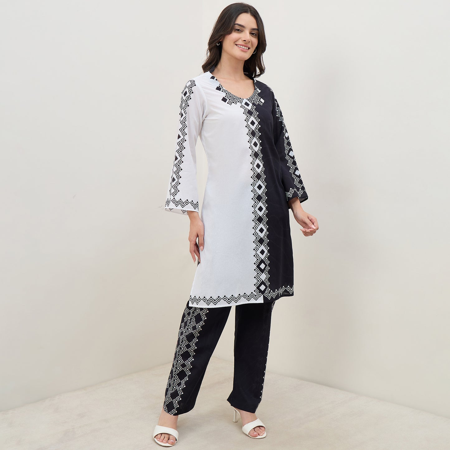 Black and White Symmetric Mosaic Printed Co-Ord Set
