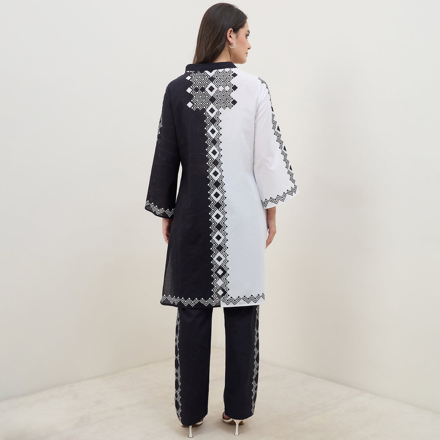Black and White Symmetric Mosaic Printed Co-Ord Set