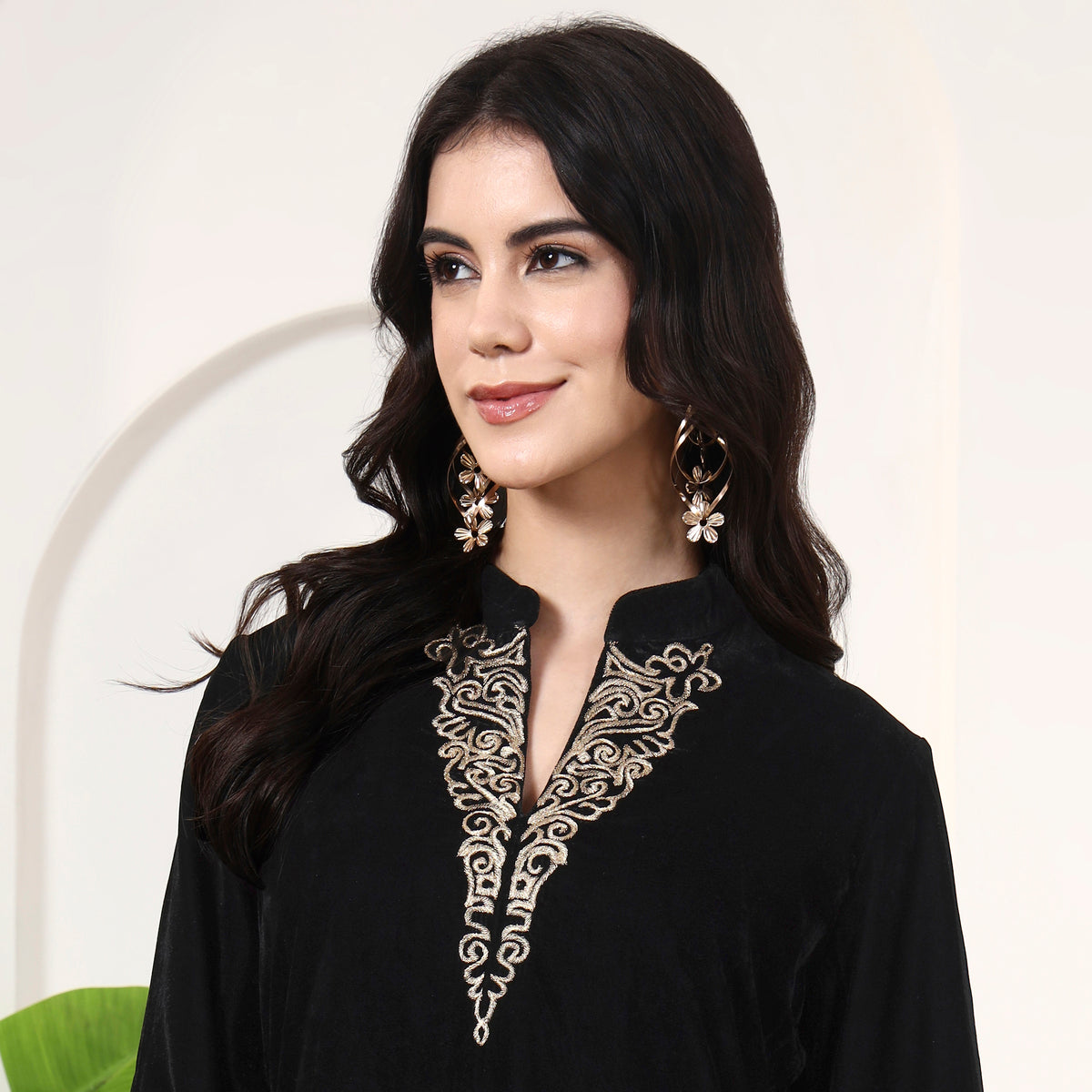 Black Set for Women – Silk Velvet – Close Up | First Resort by Ramola Bachchan